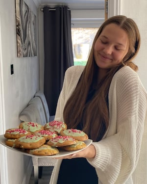 20Uhr ENG Paula Franziskus 2