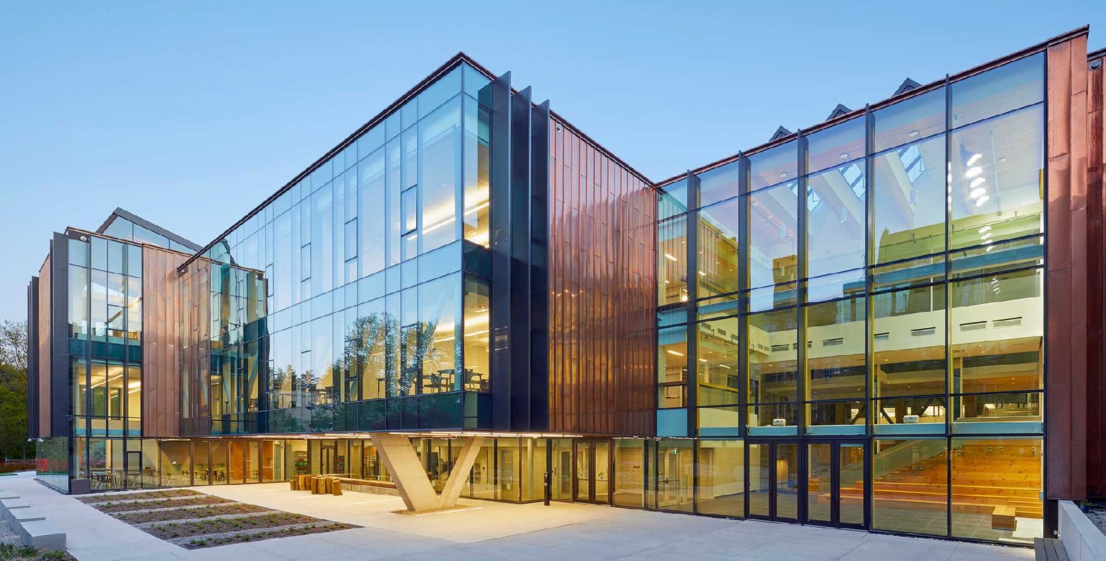 CAN – Internat-min