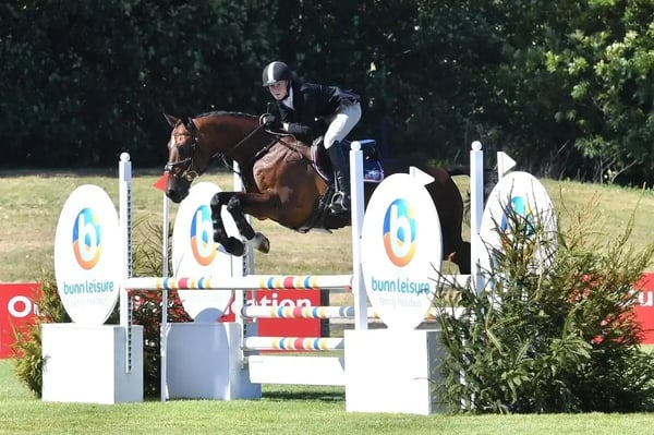 Schülerin beim Reiten