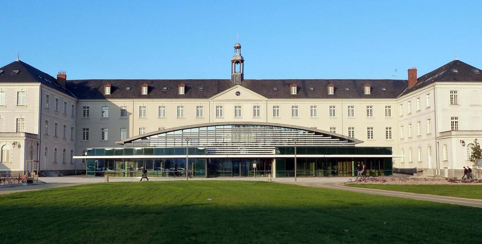 FRA – Internat-min