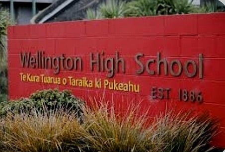 Wellington Highschool Schild