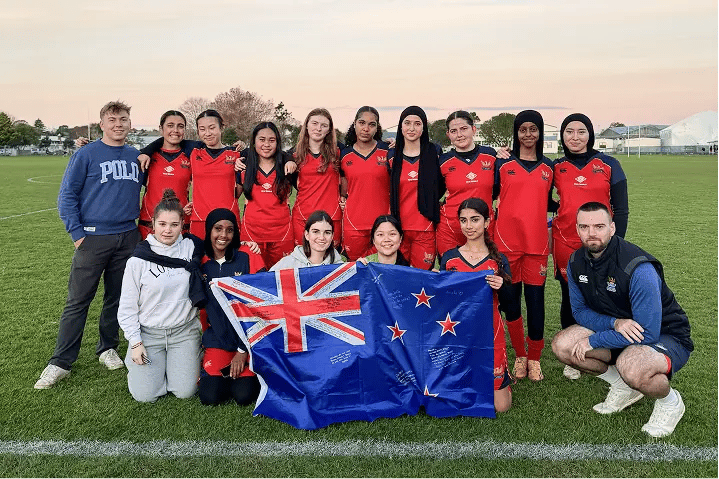 Gruppenbild Neuseeland Fußballfeld