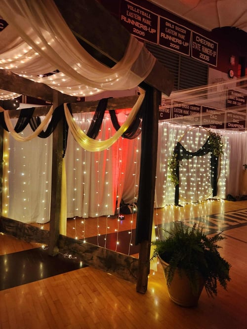 Ein geschmückter Saal