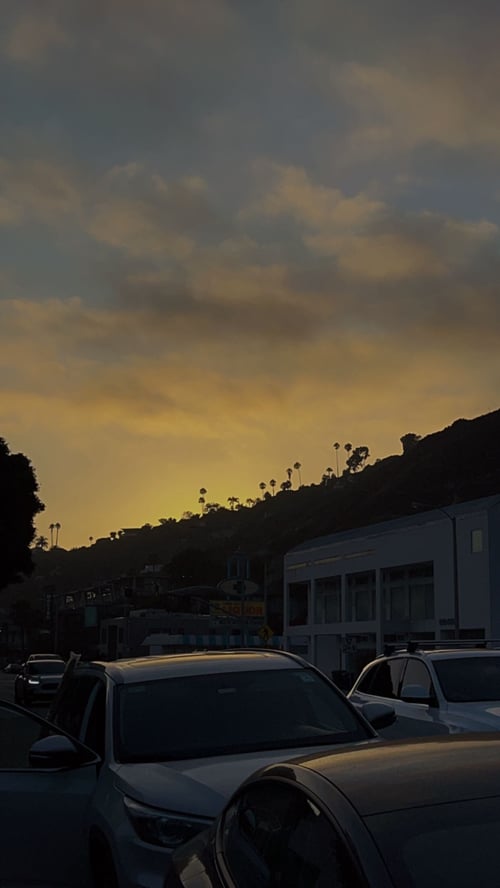 Gelber Himmel bei Sonnenuntergang