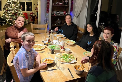 Familie beim Abendessen