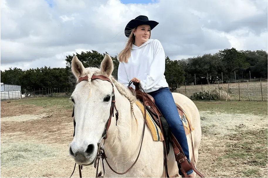 Schülerin Cowboyhut USA Pferd reiten