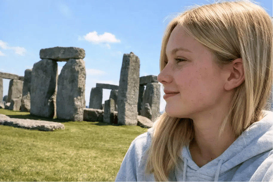 Schülerin England Stonehenge
