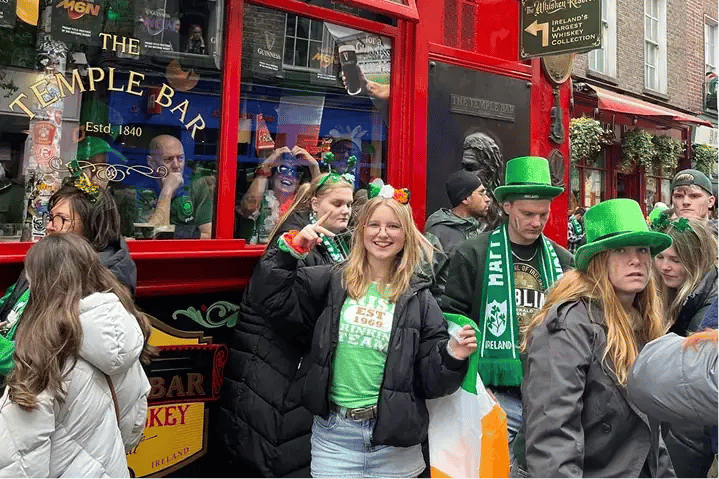 Schülerin Irland Saint Patricks Day Temple Bar