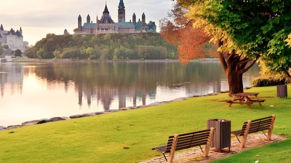 Das Schloss spiegelt sich im ruhigen See auf dem Gelände der Cairine Wilson Secondary School.
