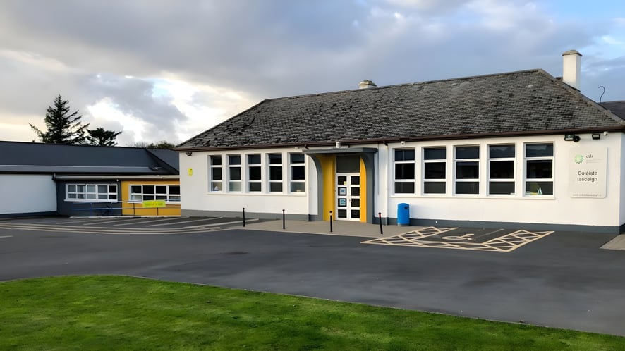 School Image - Iascaigh College