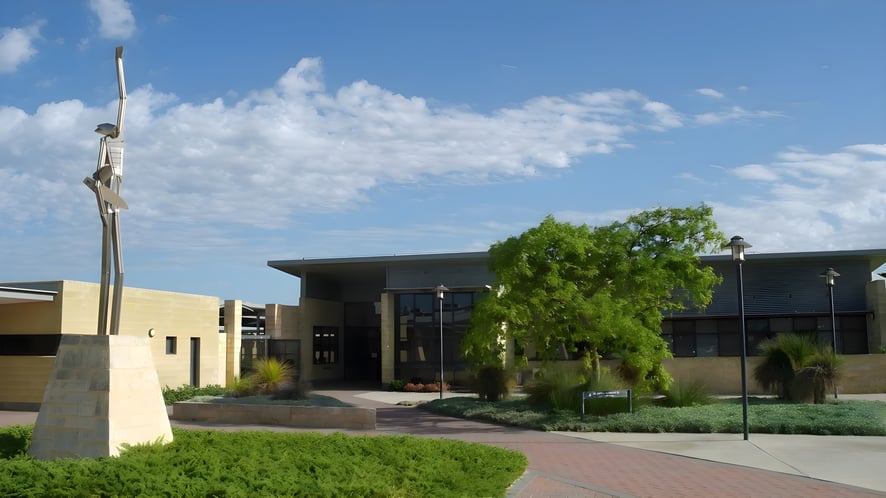 School Image - Kinross College