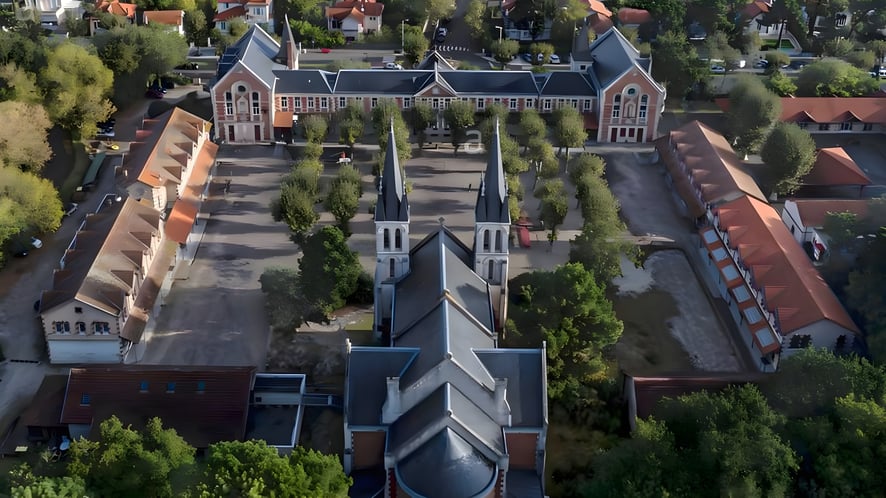 School Image - Lycée St Elme 