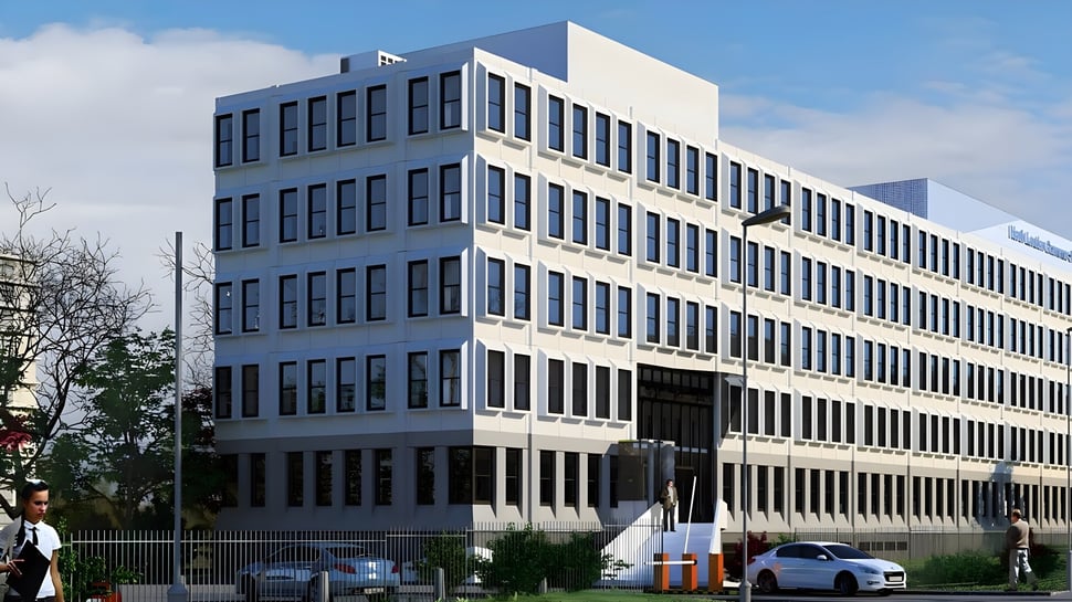 Das moderne mehrstöckige Schulgebäude der North London Grammar School steht in einem urbanen Umfeld mit Bäumen und umliegenden Gebäuden.