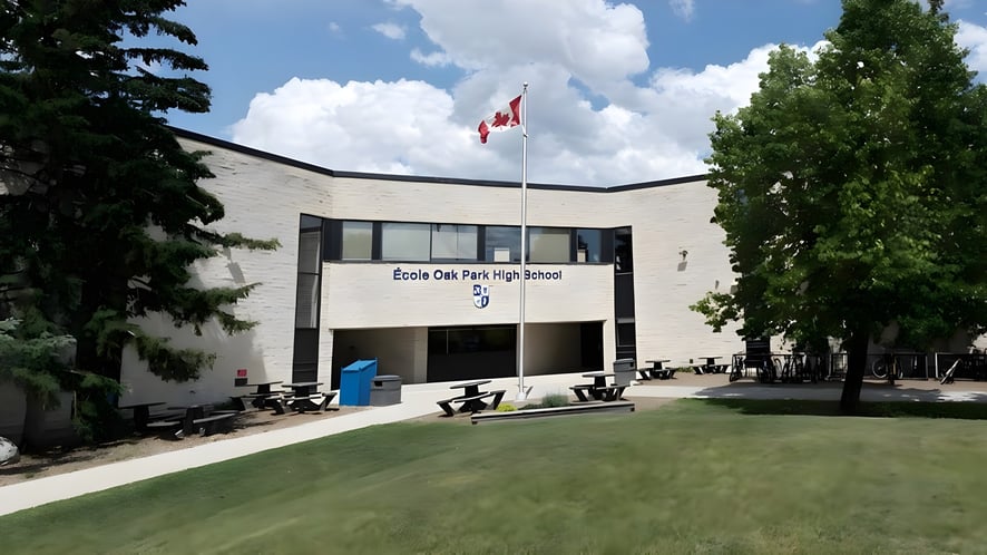 School Image - École Secondaire Oak Park High School 