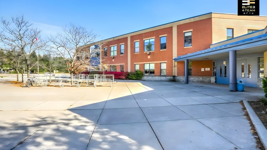 School Image - Oakville Trafalgar High School
