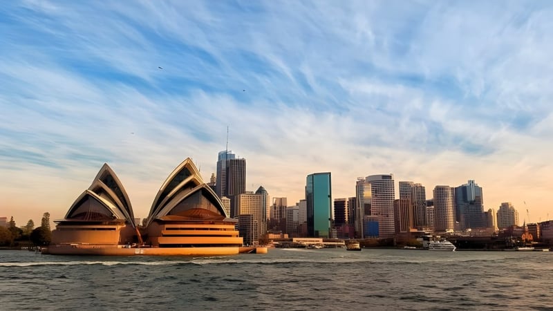 Blick vom Campus des Pymble Ladies College auf das berühmte Sydney Opera House und die Skyline des Stadtzentrums.