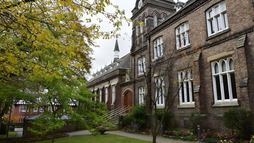 School Image - Queen Elizabeth’s 6th Form