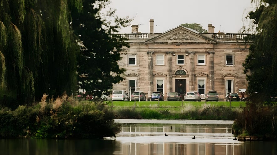 School Image - Queen Mary's School