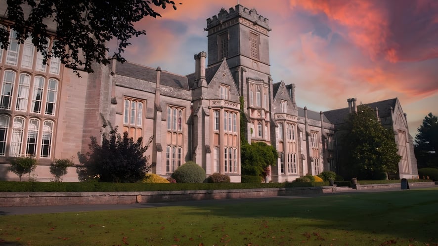 School Image - Queen’s College