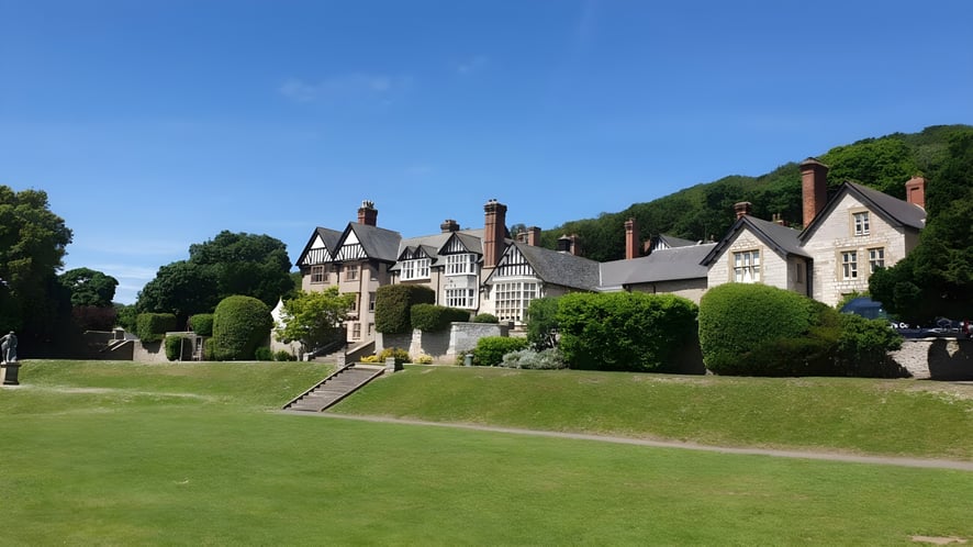 School Image - St. David’s College