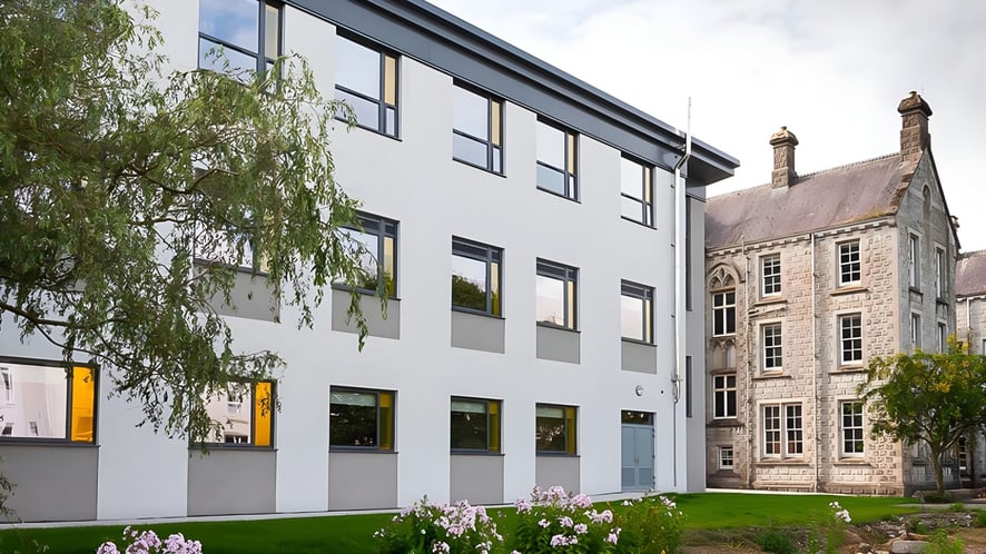 School Image - St. Louis Secondary School 