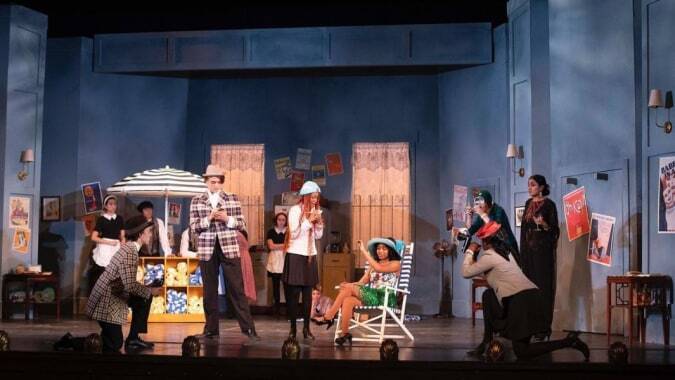 Schüler der The Lawrenceville School agieren in einem Theaterstück auf der Bühne.