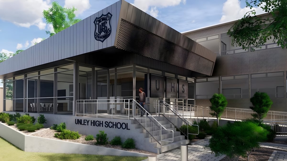 Das moderne mehrstöckige Schulgebäude der Unley High School ist von einer gepflegten Außenanlage umgeben.