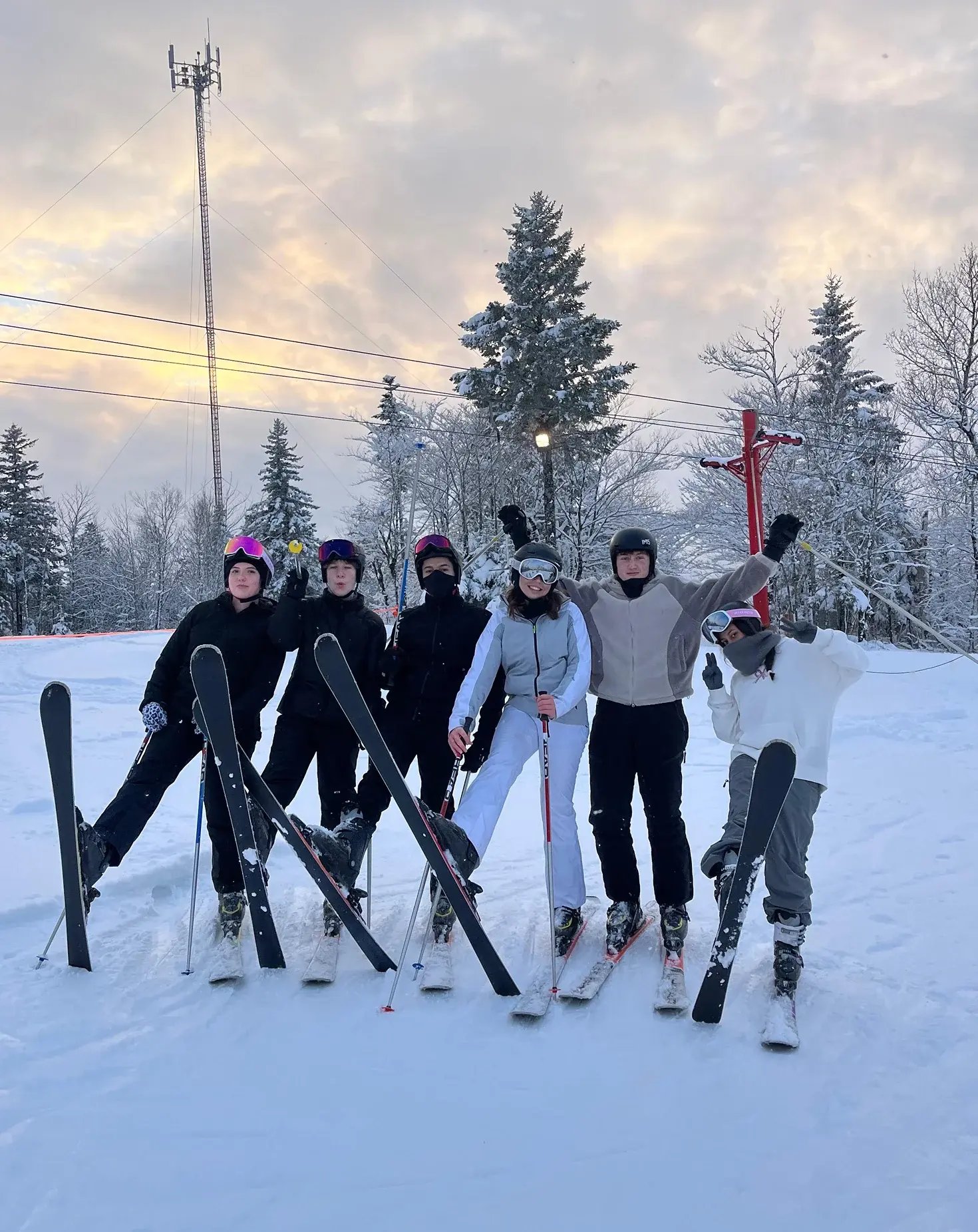 sechs Schülerinnen Kanada Skifahren