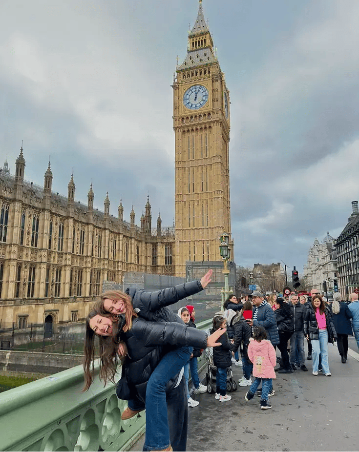 zwei Freundinnen England Big Ben