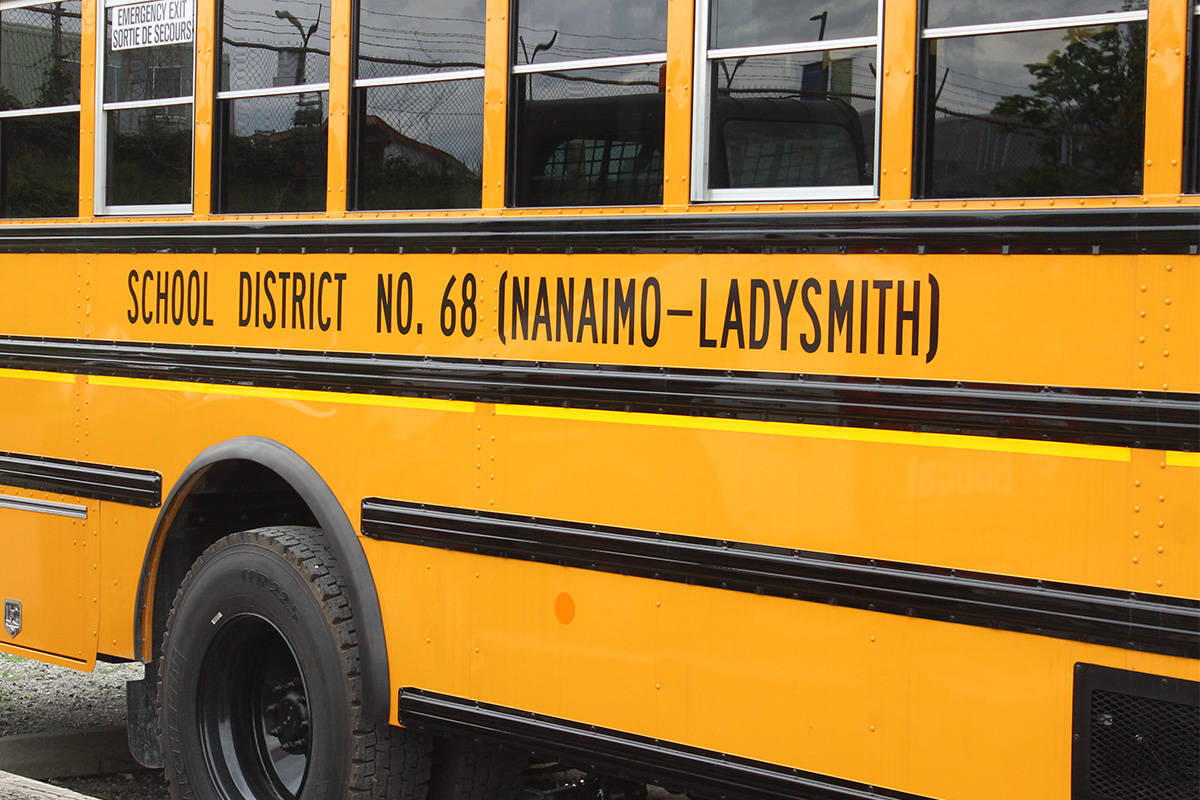 Ein Schulbus des Nanaimo Ladysmith Schuldistrikts