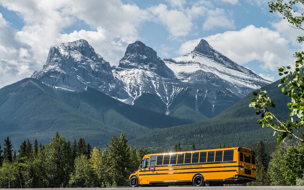Eine bergische Landschaft im Canadian Rockies Public Schools Schuldistrikt