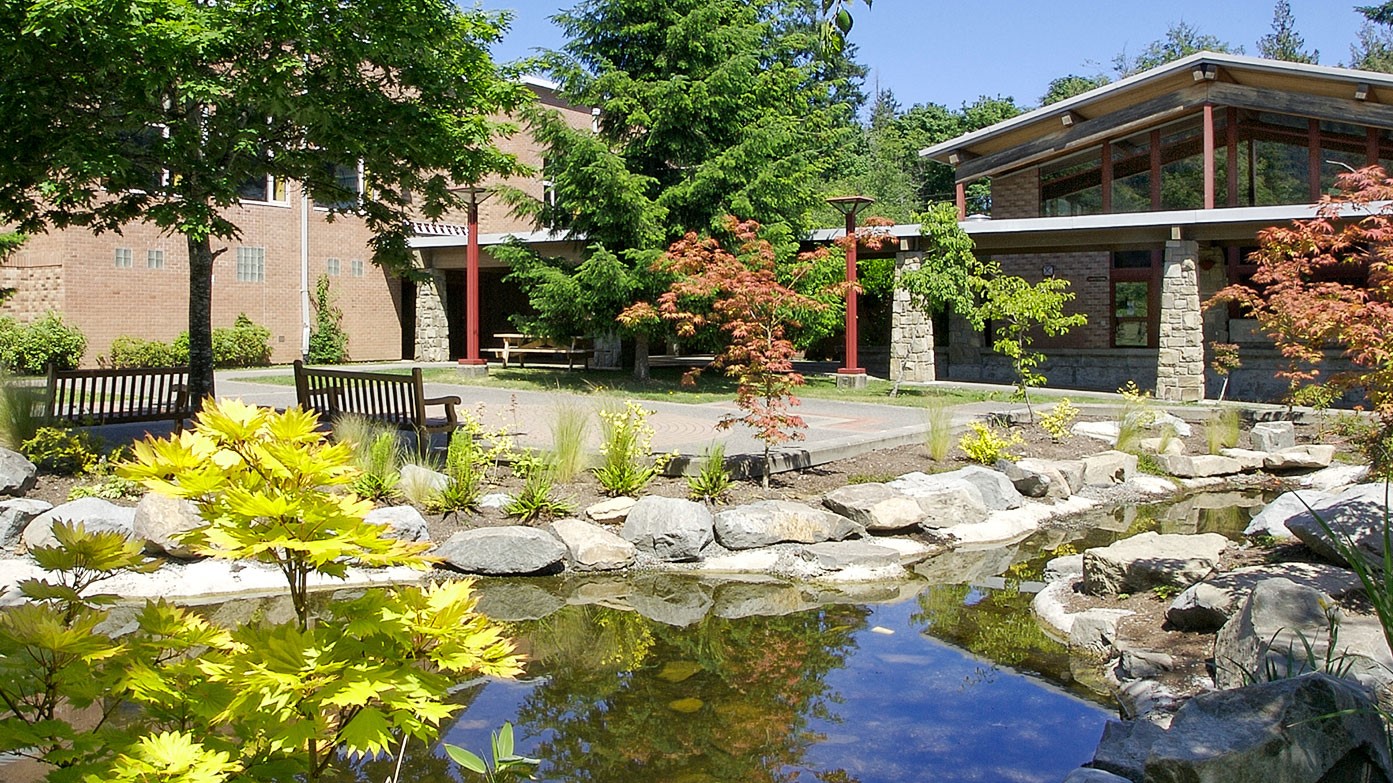 Ein Garten im Gulf Islands Schuldistrikt